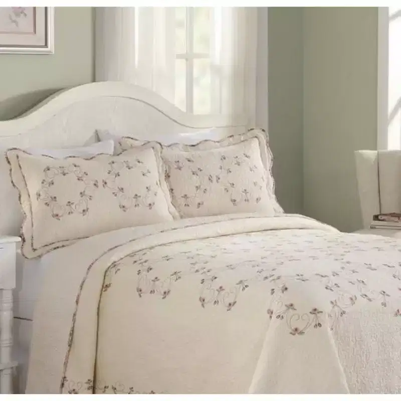 Felisa Bedspread Pink/Ivory - Modern Heirloom